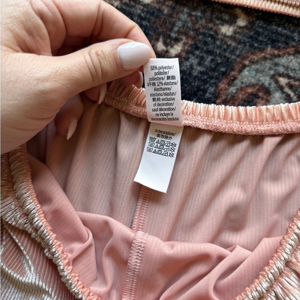 Victoria’s Secret lounge sleep pj’s Peach‎ Set crushed velvet bra shorts - Picture 3 of 5